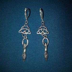 NWT, SILVERTONE TRIQUETRA EARRINGS.